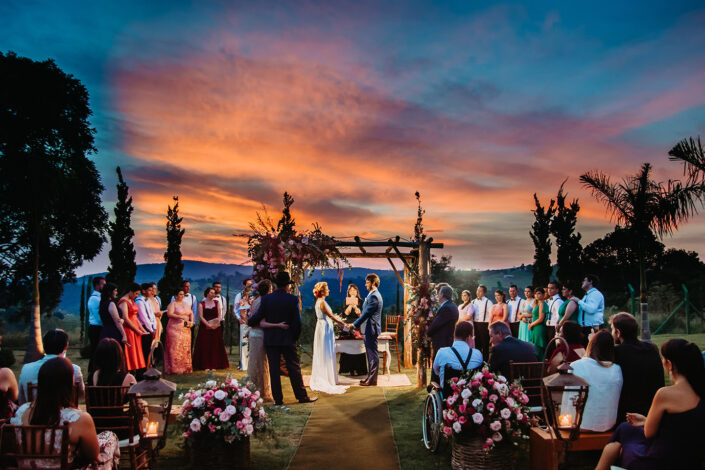 casamento no campo por do sol